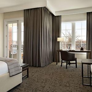 Corner Junior King Suite Balcony